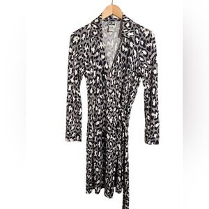 Diane Von Furstenburg 100% Silk Collared Animal Print Wrap Dress size 12